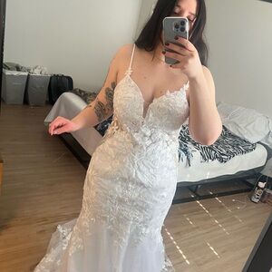 Elegant White Lace Wedding Dress Size 8 Unaltered